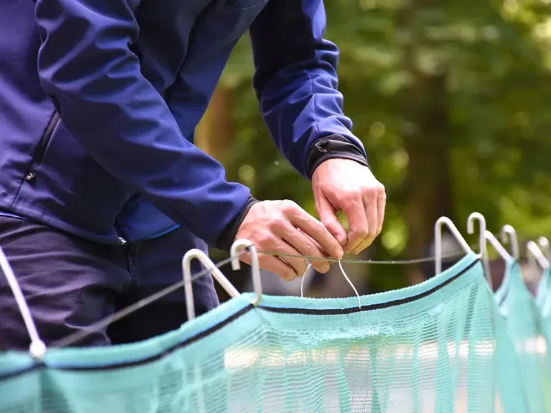 Pose filets anti-batraciens verts