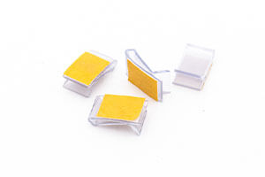 Crochets autocollants pour poser un filet anti-oiseaux sur mesure